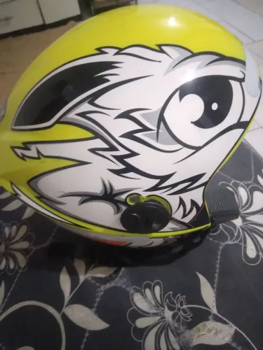 Capacete em otimo estado (sem a viseira )