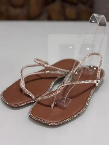 Rasteirinha Feminina em Couro Legítimo com Pedrarias Brilhantes - Elegante e Confortável