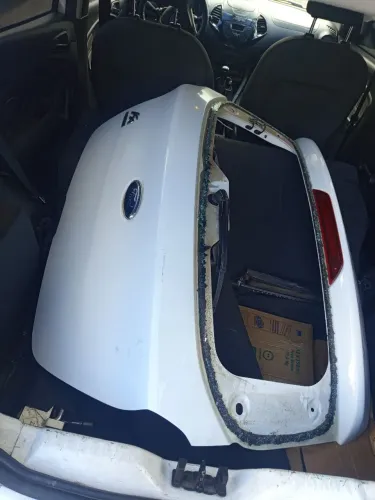 Tampa traseira carro Ford Ka 2015