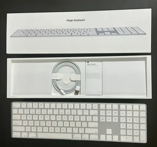 Teclado Apple Magic Keyboard com Teclado Numérico MQ052BZ/A