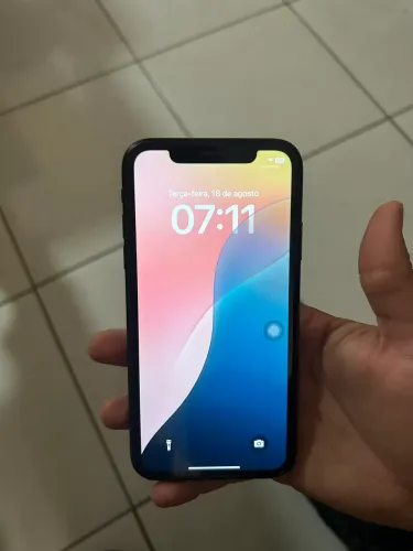 iPhone XR sem detalhes com caixa