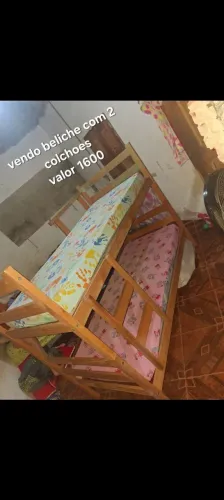 Vendo esse beliche com 2colchões