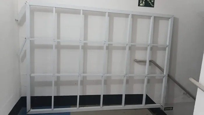 Portão de alumínio branco