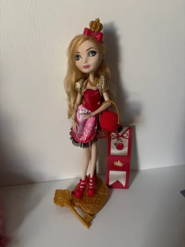 Boneca ever after high Apple white