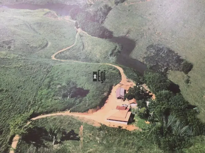 Imóvel para venda tem 9400000 metros quadrados com 4 quartos em Centro - Bicas - MG