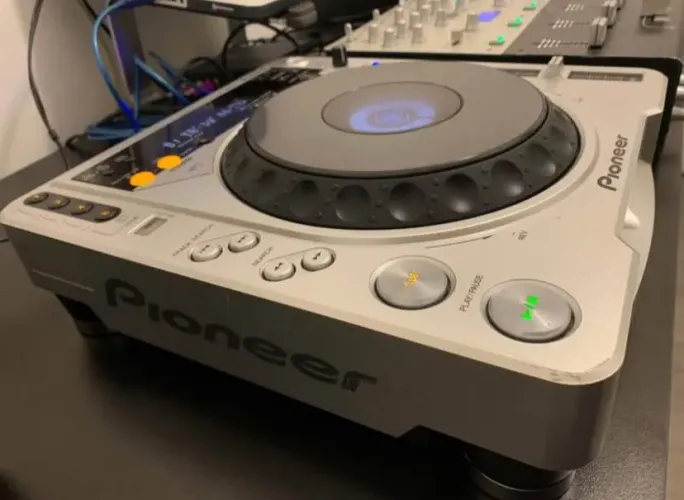 Vendo Par de Cdj 800 mk2 Pioneer novinhos