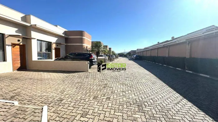 Casa térrea em condomínio para locação | 3 dormitórios, quintal e excelente localização em