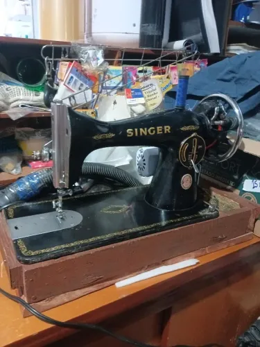 Desapego máquina Singer pretinha