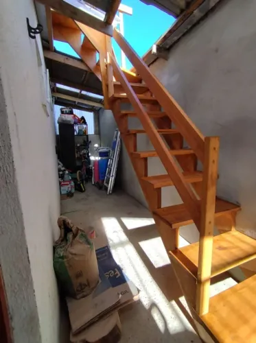 Escada de madeira 3x1,5m