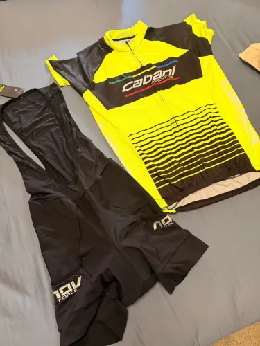 Roupa de ciclismo nova