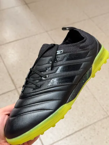 Chuteira Adidas masculina n39 NOVA
