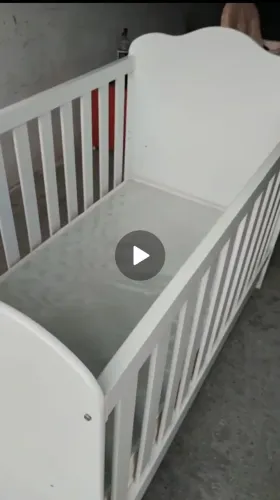Vendo berço branco com colchão