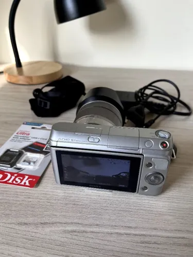 Sony NEX-F3 + Lente 18-55mm OSS + Cartão 64GB + Bateria Original