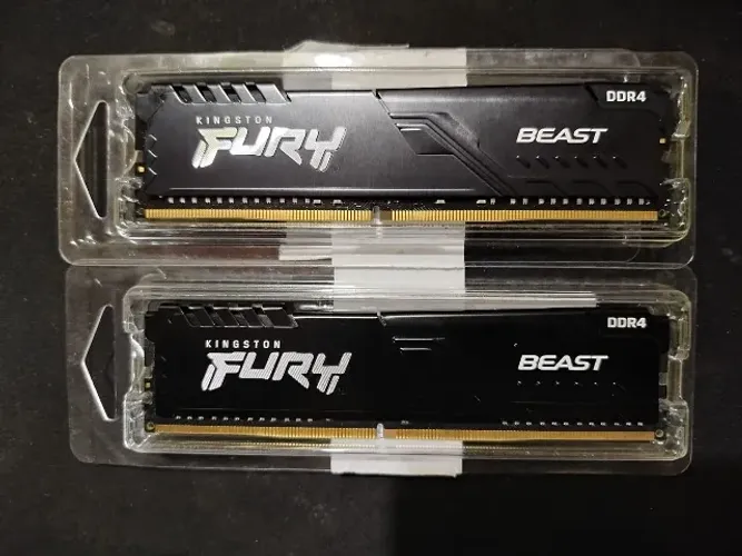 Memória RAM Kingston Fury Beast DDR4 de 8GB e 3200MHz. (2x8) R$ 500,00 por memória