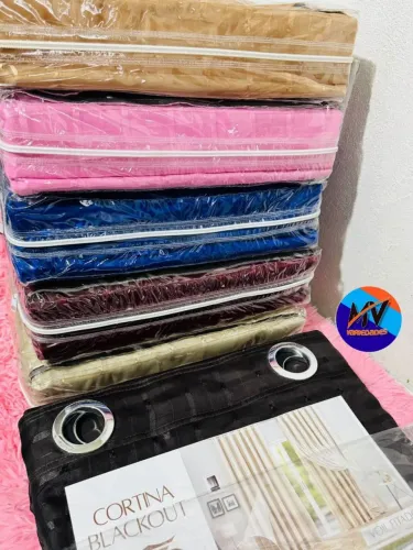 Cortinas de porta com blackout 