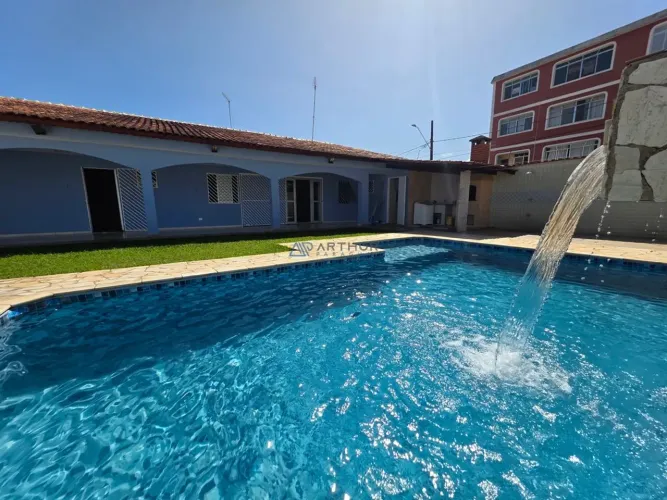 Casa à venda em Praia Grande no Caiçara com 2 quartos, piscina e churrasqueira