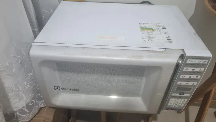 Microndas branco de bancada 24lt Eletrolux 