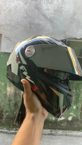 Capacete FW3 na caixa nunca nunca usado