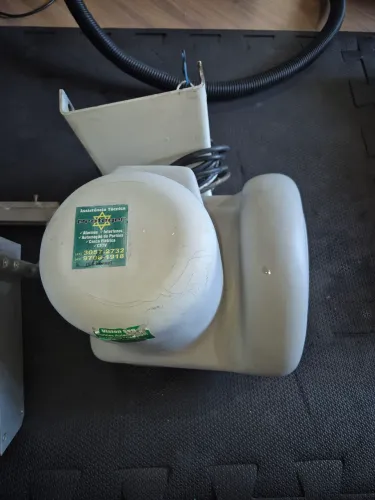 Motor pivotante para portão, marca Peccinin, usado