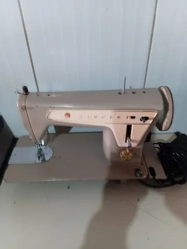 Máquina de costura singer
