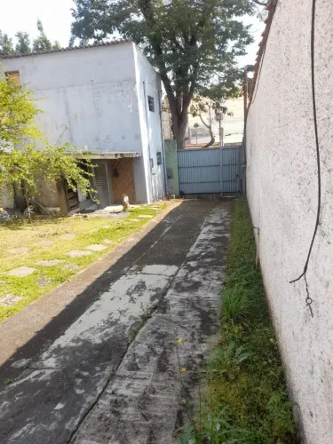 Casa com terreno de 300 M Quadrados