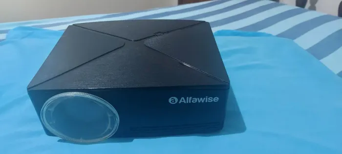 Projetor Alfawise com defeito