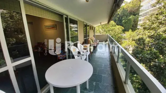Rua Timóteo da Costa | 166 m² | 4 Quartos | 3 Vagas | Silencioso | Oportunidade para Refor