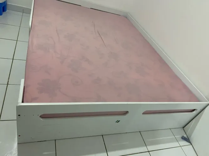 Cama casal montessoriana