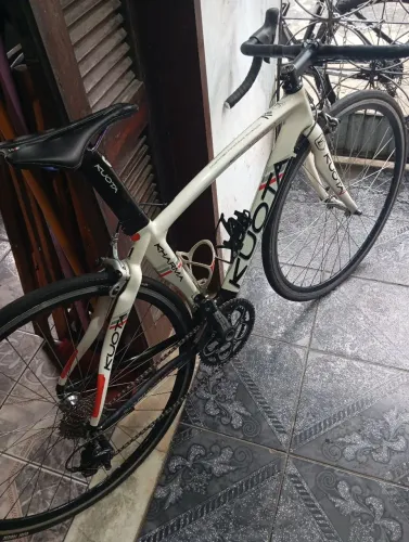 Bicicleta speed em carbono tamanho 50