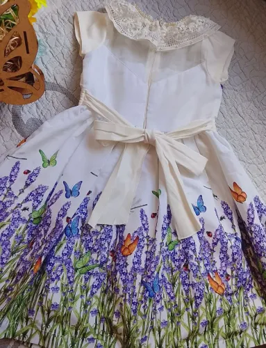 Vestidos e jardineira ,de marca , usado apenas 01 vez