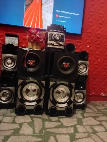 Som lg 1,700rms uma caixa precisa trocar e a pequena o restante funciona normal