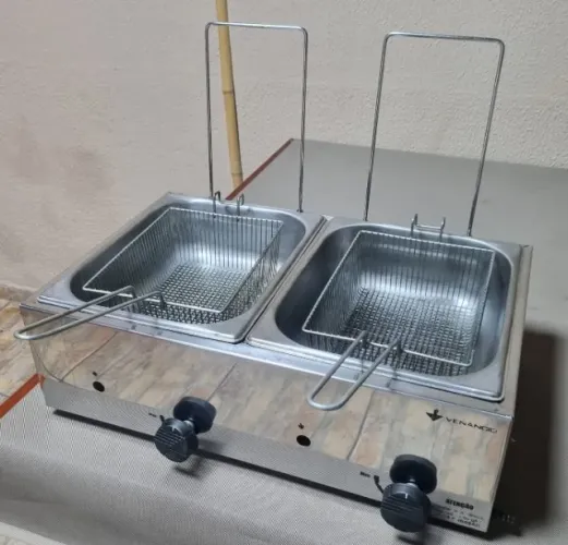 Fritadeira 2 Cubas à gás Marca Venâncio