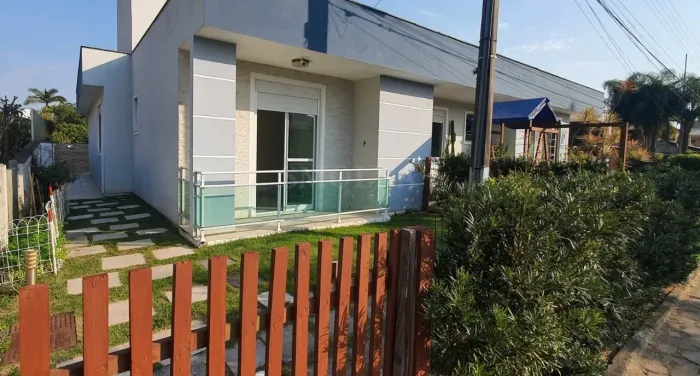 Casa de Alto Padrão para locação, 300 metros da Praia da Cachoeira do Bom Jesus - Excelent
