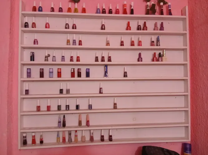 Prateleira de esmalte