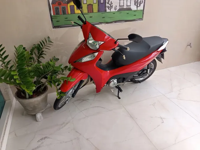 Honda Biz zero km já emplacada com manual chave reserva IPVA 2026 pago placa final 9