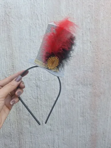 Mini cartola com plumas