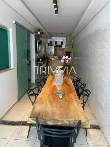 Casa com Piscina, 4 Quartos e Área Gourmet Completa