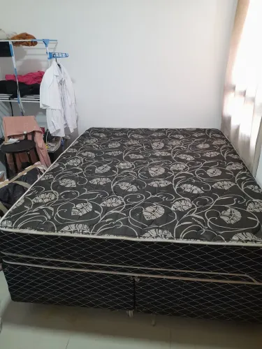 Cama Queen com colchão