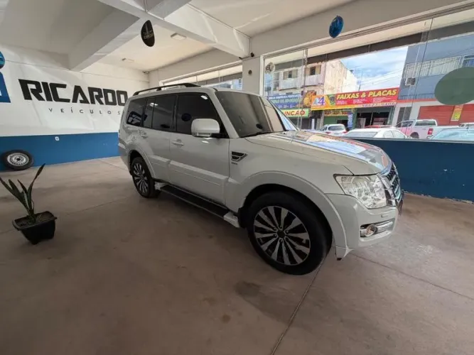 Mitsubishi Pajero HPE Full 3.2 4X4 T.i.dies. 5P AUT 2016