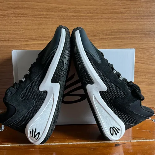 Tênis basquete/volei Under armour curry 3Z 25 SDE