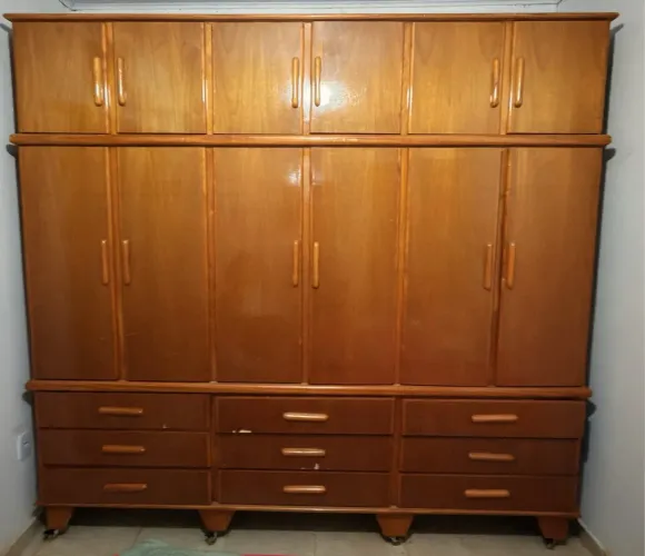 Guarda-Roupa Casal de Madeira Maciça / Marcenaria - 12 Portas e 9 Gavetas (Artesanal)
