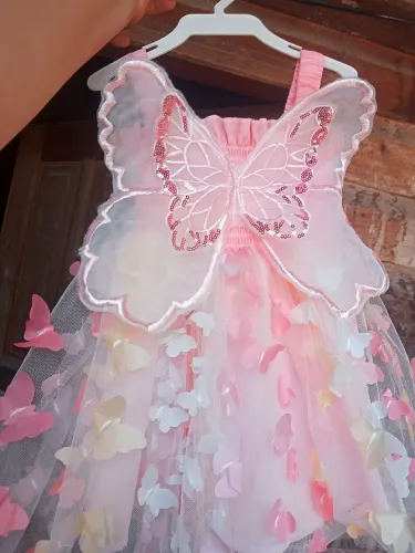 Vendo este vestido .veste ate 1 ano e 6 meses.usado uma vez