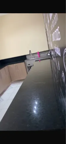 Balcão em L + balcão em pedra