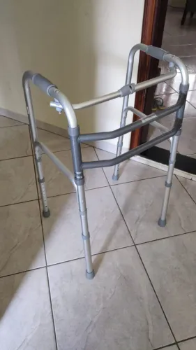 Andador alumínio novo vendo (favor ler anúncio)