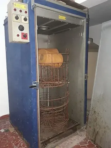 estufa elétrica industrial, tipo câmara, capacidade 1,2m3 útil, até 300ºC, vent. forçada