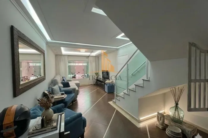 Sobrado à venda na Mooca com 3 suítes, 175m², 4 vagas