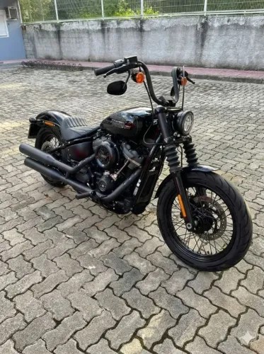 Harley Davidson street bob m8