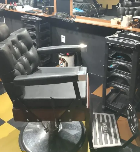 Cadeira de barbeiro modelo Barão da Marri