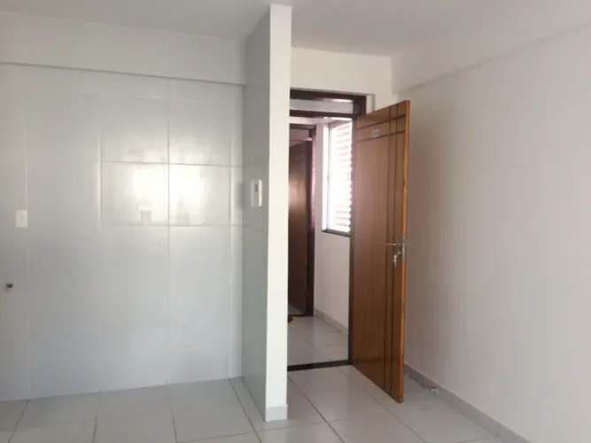 Kit net amplo, novo e bem localizado