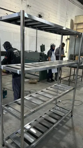 Estante Industrial Inox Reforçada para Armazenamento